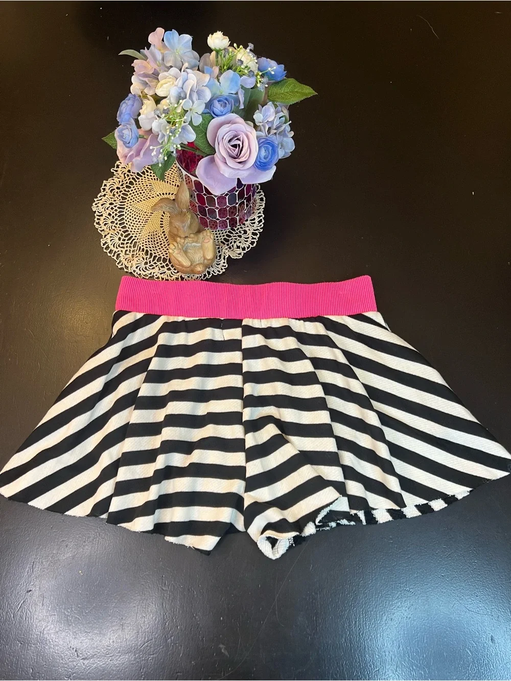 Bucketlist NWT Black White Pink Striped Flowy Skater Pull On Shorts Sz M Raw Hem
